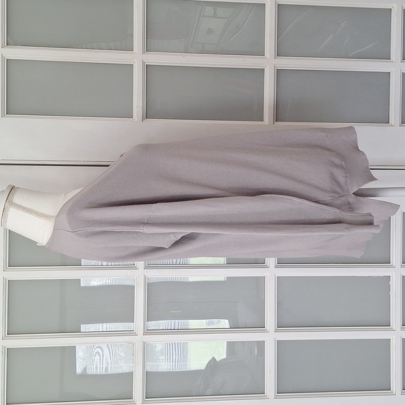 Main Strip High Low V Neck Sweater - Picture 3 of 15